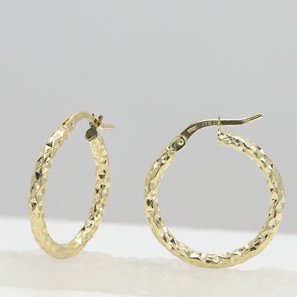 14k Hoops 3/4' inch Diamond cut Design Yellow Gold Hoops - Picture 8 of 9